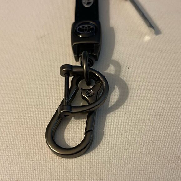Toyota Logo key fob Keychain in black leather NWT - Picture 2 of 4